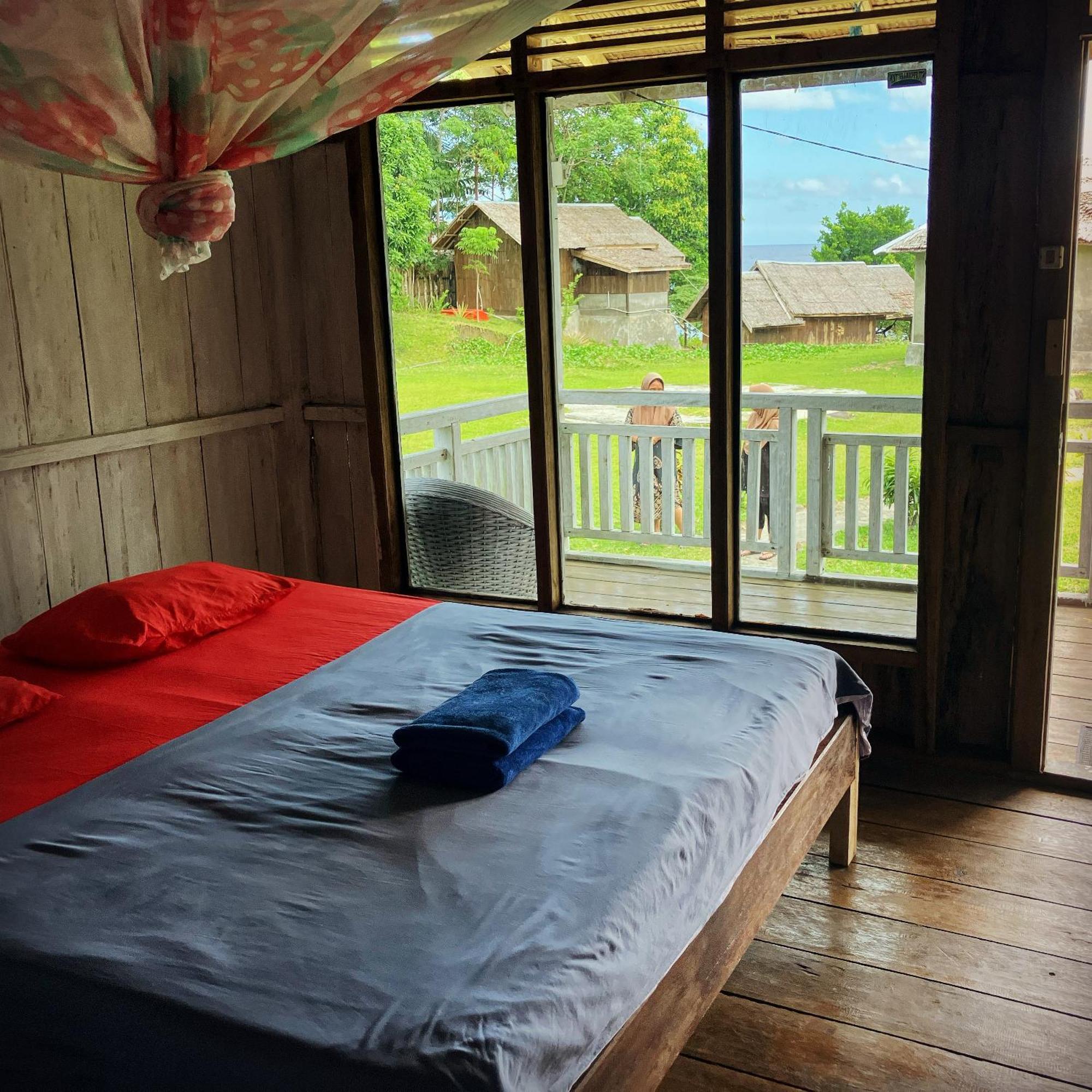 Pristine Paradise Dive Resort - Togean Islands, Una Una Pulau Unauna Bagian luar foto