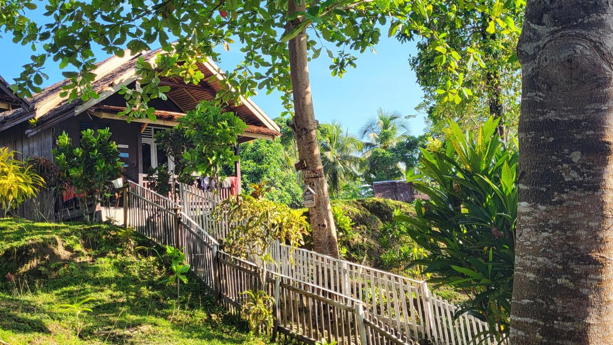 Pristine Paradise Dive Resort - Togean Islands, Una Una Pulau Unauna Bagian luar foto