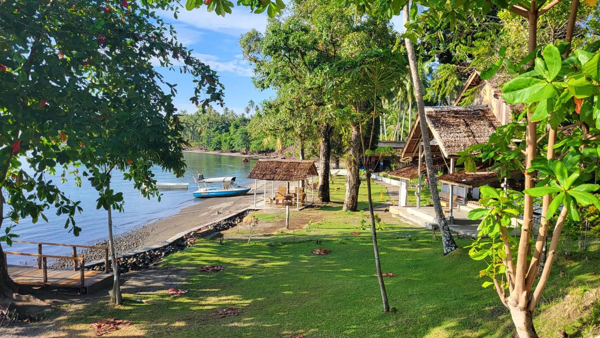Pristine Paradise Dive Resort - Togean Islands, Una Una Pulau Unauna Bagian luar foto