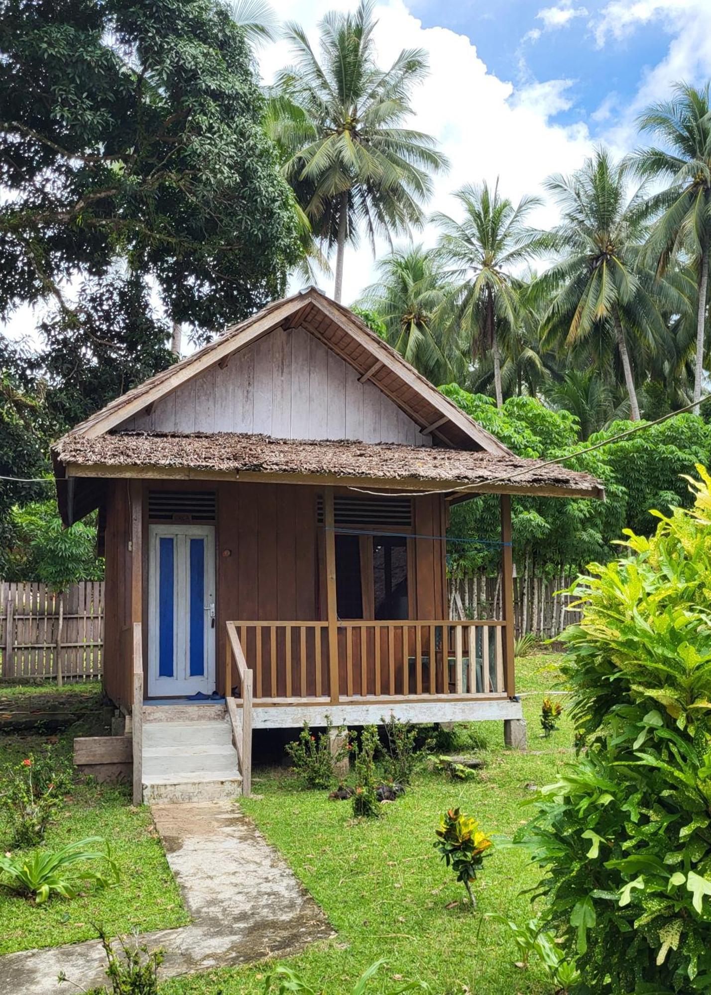 Pristine Paradise Dive Resort - Togean Islands, Una Una Pulau Unauna Bagian luar foto